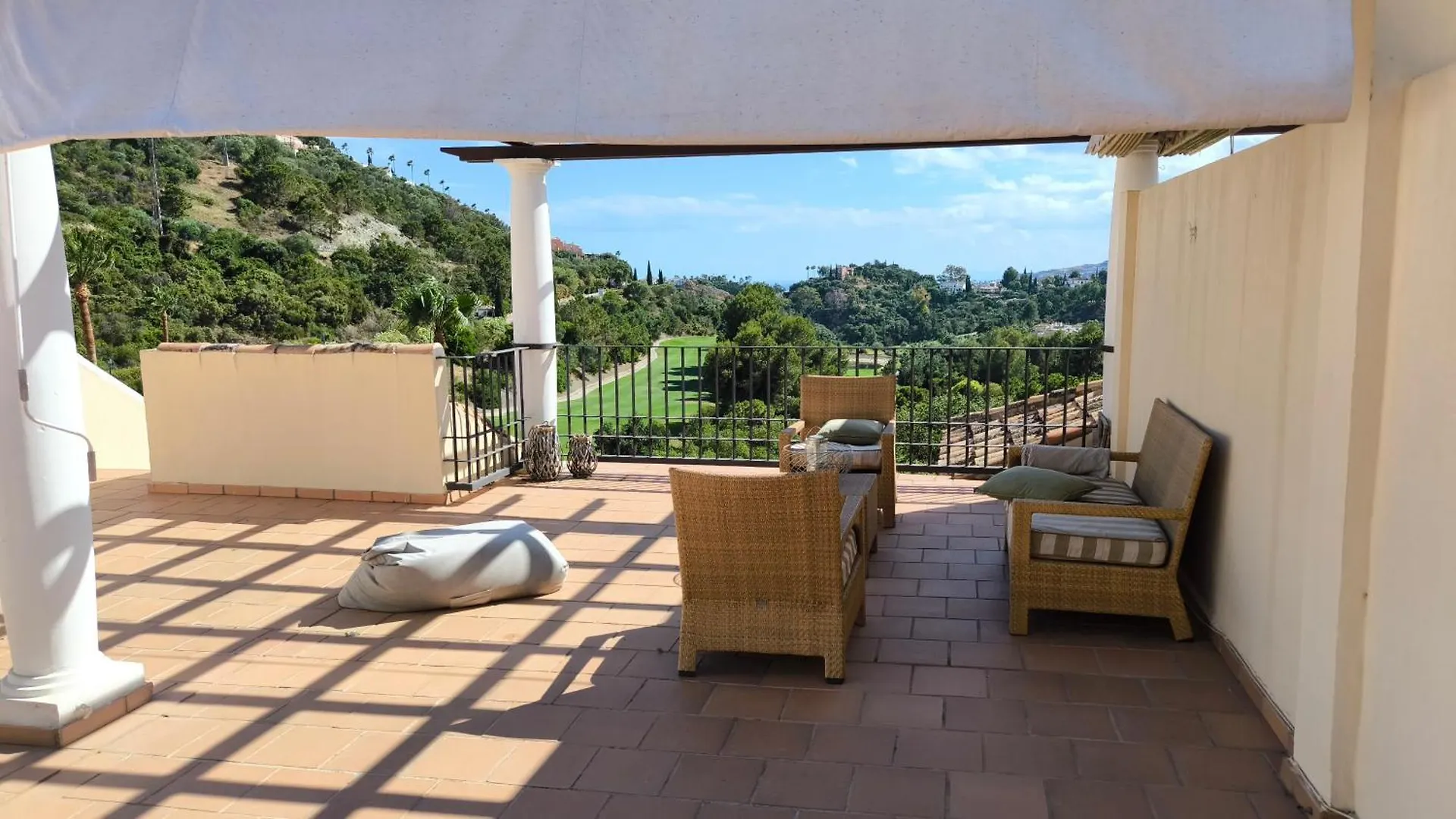 Las Jacarandas Penthouse With Stunning Views & Private Rooftop Benahavís Διαμέρισμα