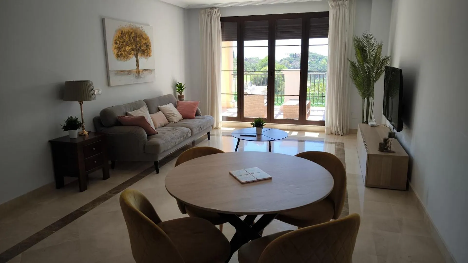 Las Jacarandas Penthouse With Stunning Views & Private Rooftop Benahavís