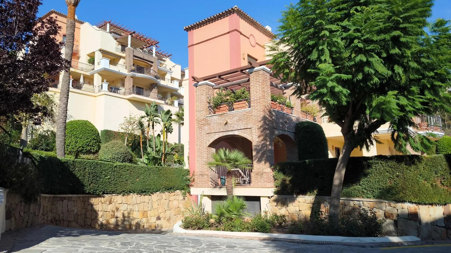 Las Jacarandas Penthouse With Stunning Views & Private Rooftop Benahavís 0*,  Ισπανία