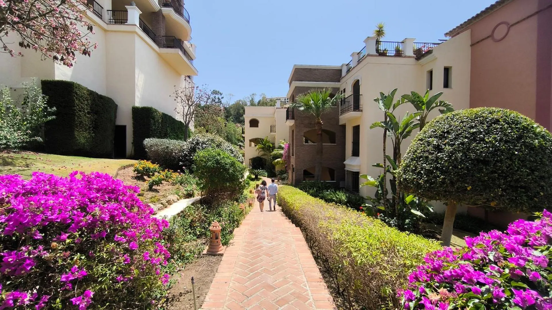 Las Jacarandas Penthouse With Stunning Views & Private Rooftop Benahavis 0*,